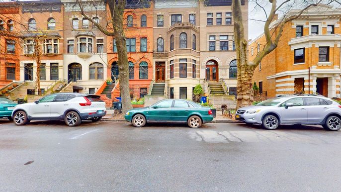 Exterior, Facade, Rowhouse