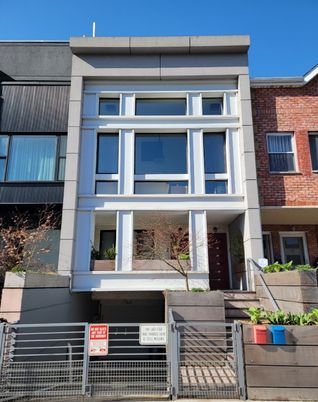 Exterior, Facade, Rowhouse
