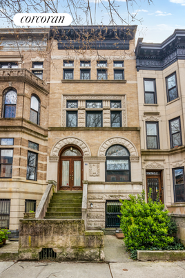 Exterior, Facade, Brownstone