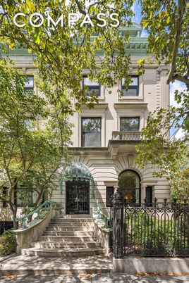 Exterior, Facade, Brownstone