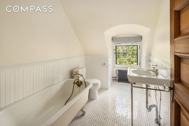 Bathroom, Free Standing Baths, Interior