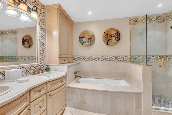 Bathroom, Dual Sink Vanities, Interior, Recessed Lighting