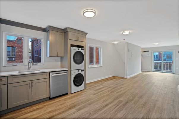 Interior, Kitchen, Washer, Wood Texture Flooring