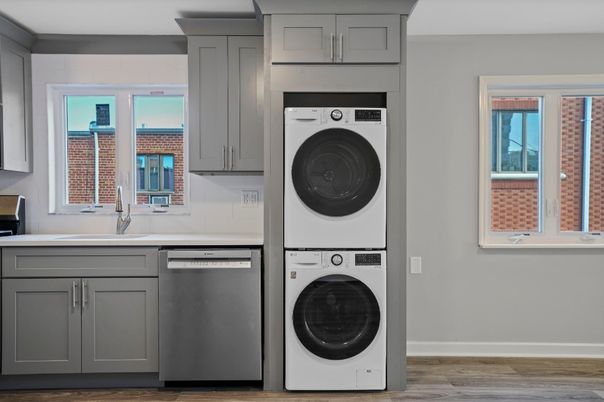 Interior, Kitchen, Washer, Wood Texture Flooring