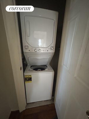 Interior, Utility Closets, Washer, Wood Texture Flooring