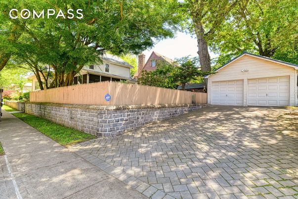 Detached Garage, Exterior