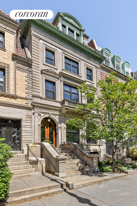 Exterior, Facade, Brownstone