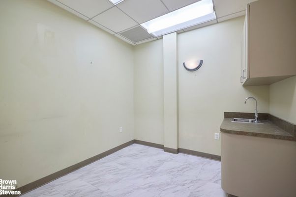Empty room, Interior, Marble, Recessed Lighting