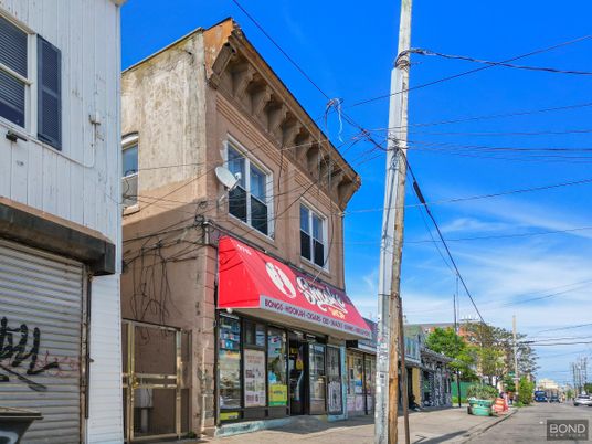 Exterior, Facade, None