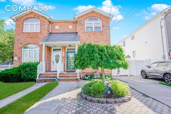 Exterior, Facade, Brick Facade, Rowhouse