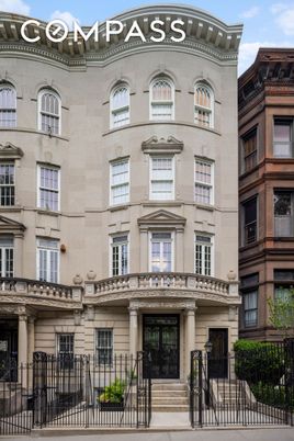 Exterior, Facade, Brownstone