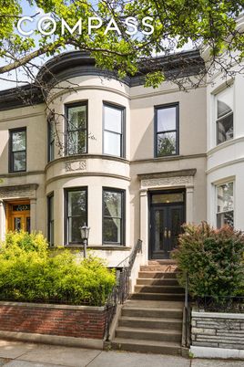 Exterior, Facade, Brownstone