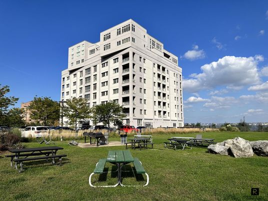 Backyard, Exterior, Facade, Highrise
