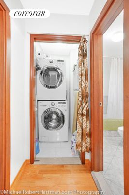 Interior, Utility Closets, Washer, Wood Texture Flooring