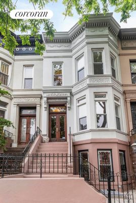 Exterior, Facade, Brownstone
