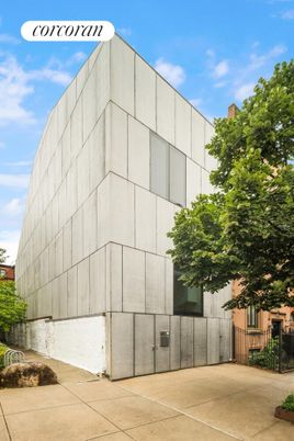 Exterior, Facade, Highrise