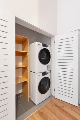 Interior, Utility Closets, Washer, Wood Texture Flooring