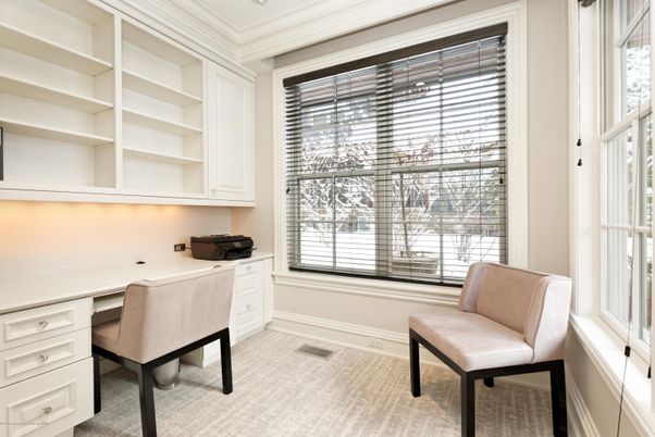 Home Office, Interior