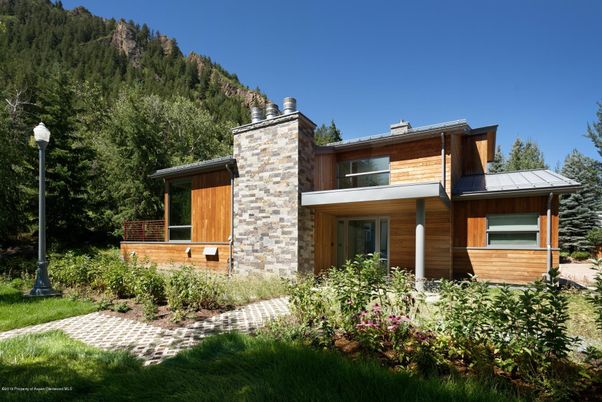 Backyard, Exterior, Facade, Modern