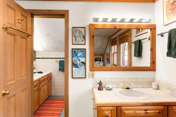 Bathroom, Interior, Tile Countertops