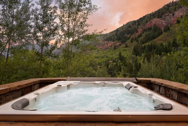 Exterior, Hot Tub
