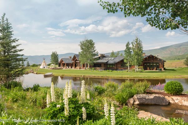 Exterior, Lake