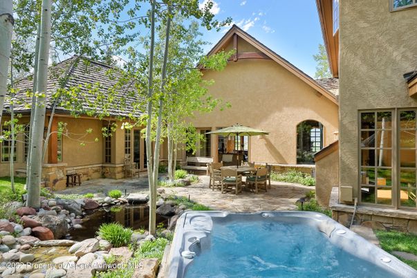 Exterior, Hot Tub