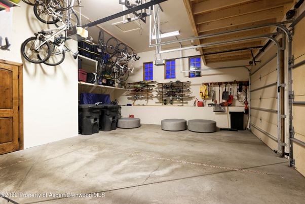 Garage, Interior, Wooden Beams