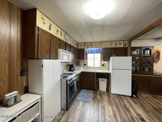 Interior, Kitchen, Wood Texture Flooring