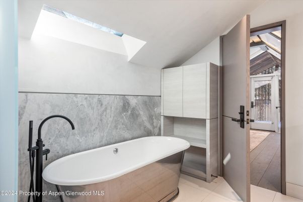 Bathroom, Free Standing Baths, Interior