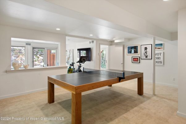 Fitness Equipment, Game Room, Interior, Recessed Lighting