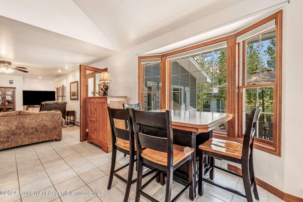 Dining room, Interior, Living room, Recessed Lighting