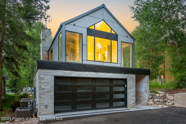 Attached, Exterior, Facade, Modern