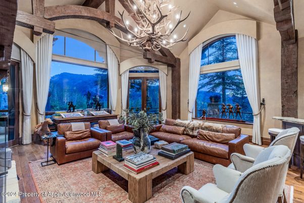 Chandelier, Dining room, Interior, Living room, Recessed Lighting, Wood Texture Flooring