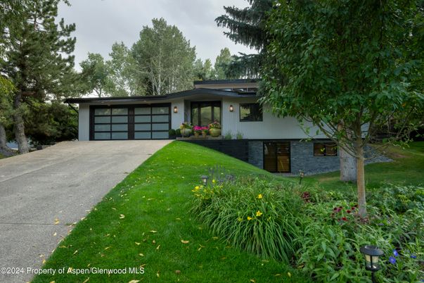 Attached, Exterior, Facade, Modern