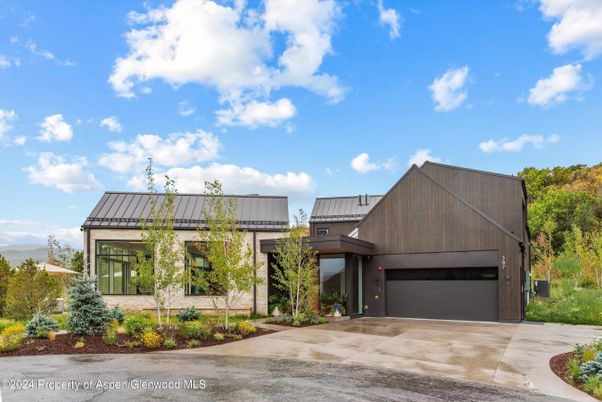 Attached, Exterior, Facade, Modern