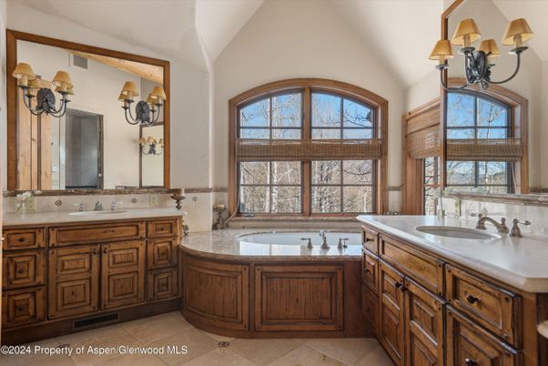 Bathroom, Dual Sink Vanities, Interior