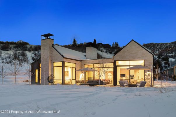 Backyard, Exterior, Facade, Modern