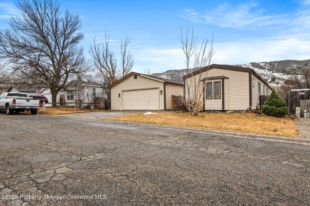 Detached Garage, Exterior