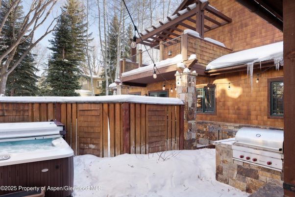 Exterior, Hot Tub