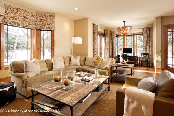 Chandelier, Dining room, Interior, Living room, Recessed Lighting, Wood Texture Flooring