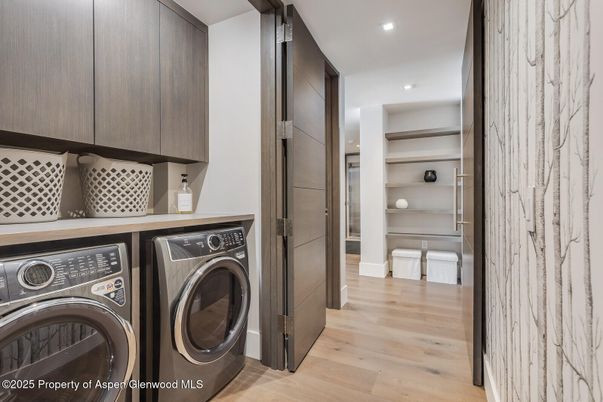 Interior, Recessed Lighting, Washer, Wood Texture Flooring