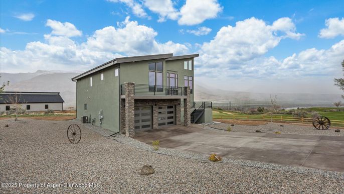 Attached, Backyard, Exterior, Facade, Modern