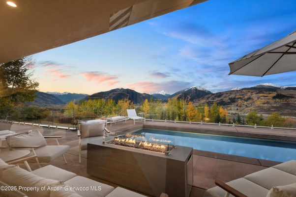 Exterior, Pool, Other