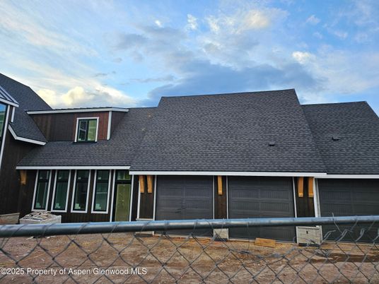 Attached, Exterior, Facade, Cape Cod