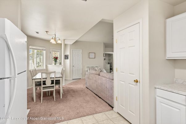 Chandelier, Dining room, Interior