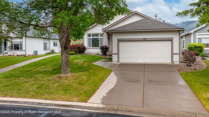 Attached, Exterior, Facade, Ranch