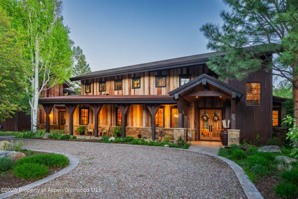 Exterior, Facade, Log Home