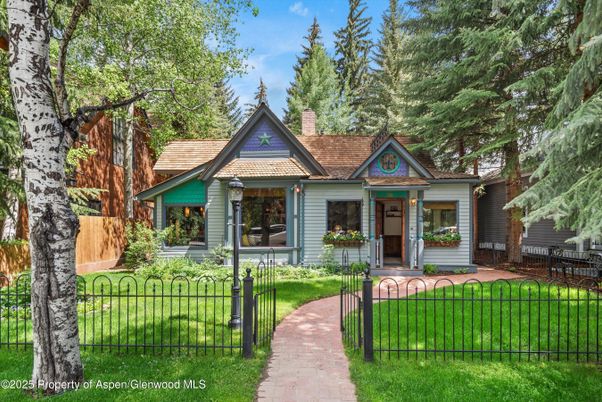 Backyard, Exterior, Facade, Queen Anne Victorian