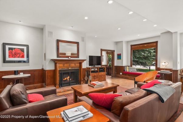 Fireplace, Interior, Living room, Recessed Lighting